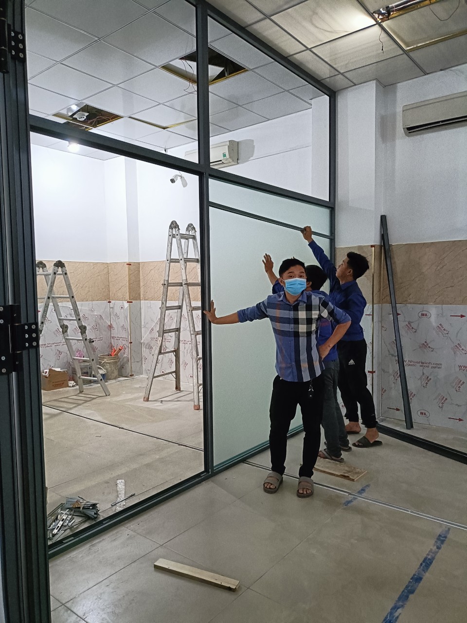 vách ngăn giá rẻ bình dương