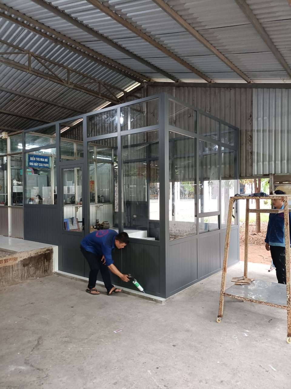 Vách nhôm kính cường lực bình dương